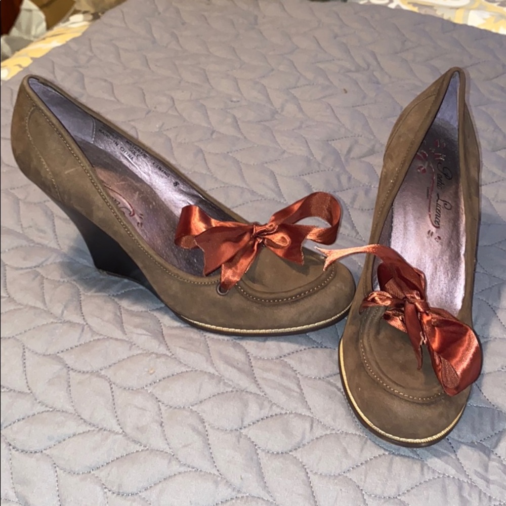Brown loafer wedges with ribbon bow